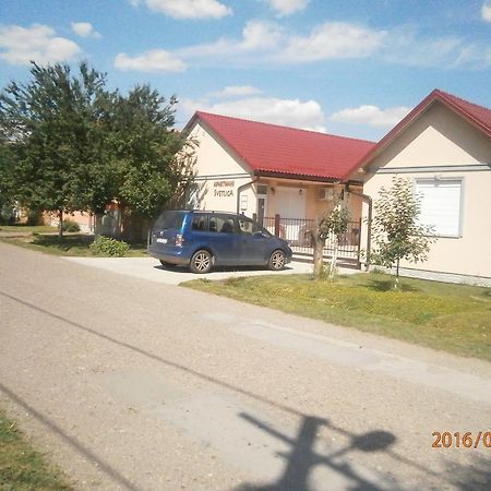 Apartments Svetlica Petrőc Kültér fotó