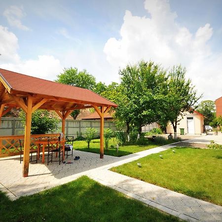 Apartments Svetlica Petrőc Kültér fotó